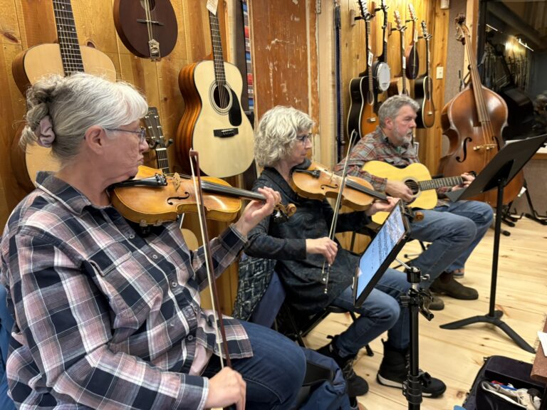 Tina and Sue at Wednesday Open Jam Island City Acoustics