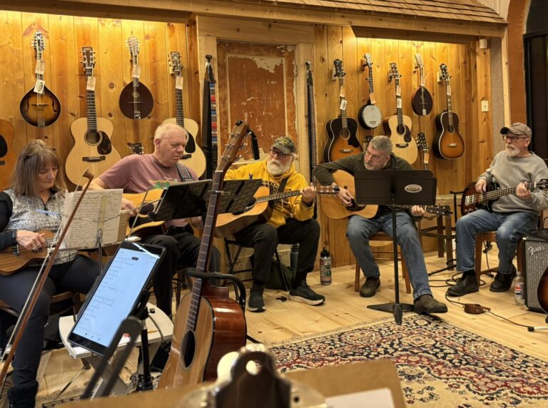 Randy at Wednesday Open Jam Island City Acoustics