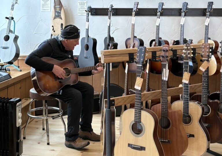 Kim playing at Island City Acoustics