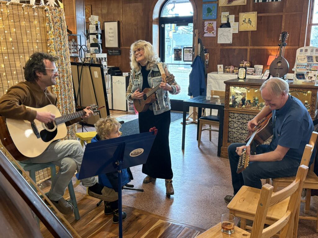 Marcia and Ray at Sunday Artcoustics at Earth Goods